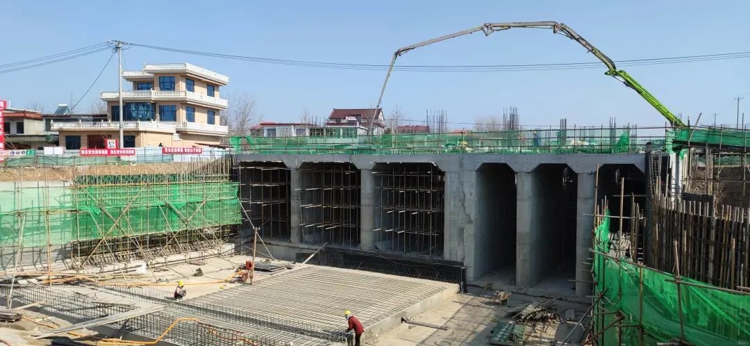 sluice_construction.jpg